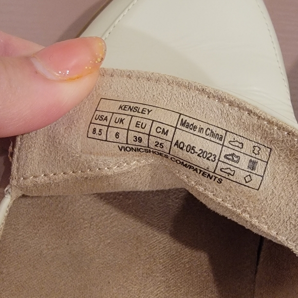 Vionic Kensley Slip On Loafers Womens Cream Patent Leather Chucky Sole Flat Shoe - Picture 9 of 12